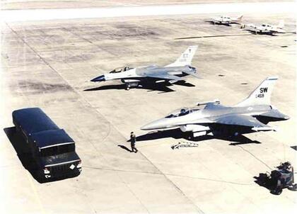 f-16_and_fuel_truck.jpg